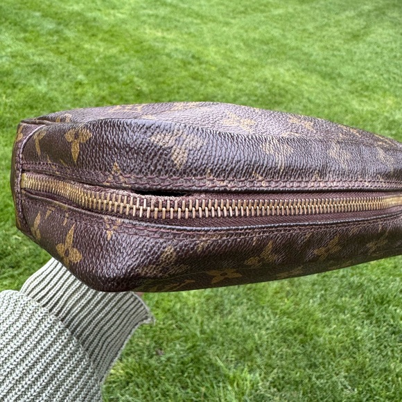 ‼️SOLD‼️Louis Vuitton Monogram Toiletry Bag in Brown - Picture 7 of 11